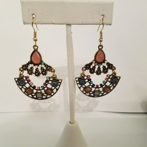 Beautiful Brand new earrings,multiple color stones